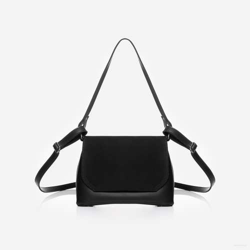 Сумка українського бренду ТМ  "Lucherino" стане хорошим придбанням не на один рік.  Невелика жіноча сумочка виготовлена з високоякісного шкірзамінника та якісної надійної фурнітури в кольорі - нікель. Одне відділення з однією кишенею на застібці.